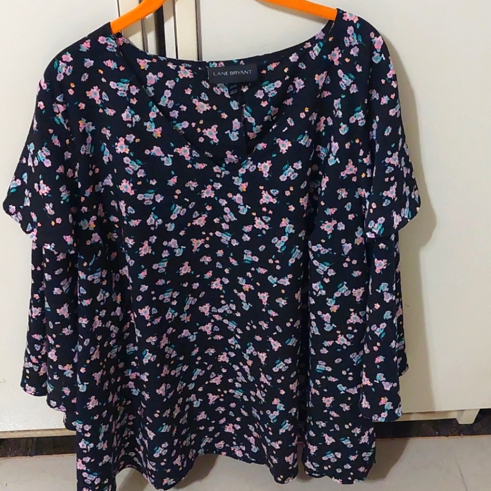 Beautiful flowy blouse
